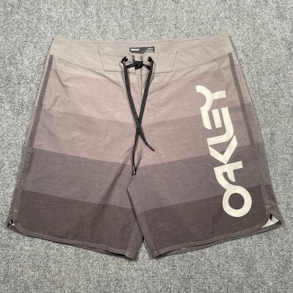 Oakley Mens Board Shorts Size 32 Gray Stripe Hydro Flex Performance Fit